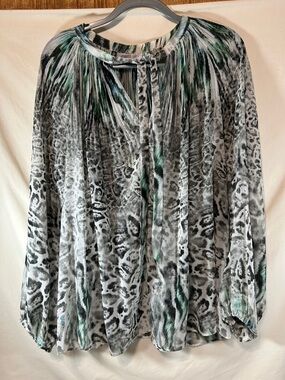 Jennifer Lopez Gray & Green Animal-Print Peasant Top